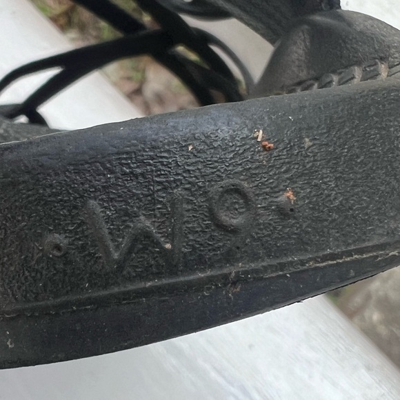 Chacos Black size 9 - Picture 5 of 13